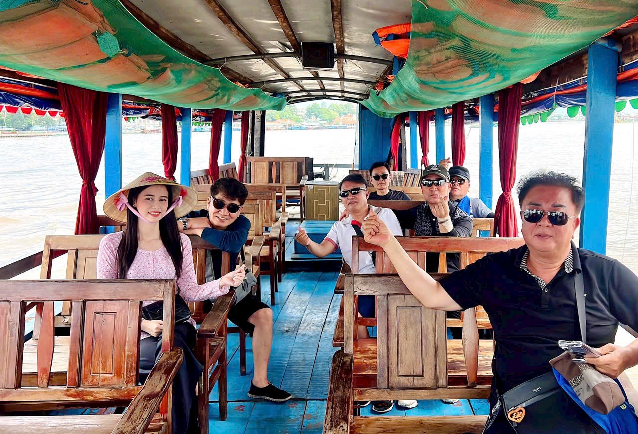 Cai Rang Floating Market Can Tho Tour