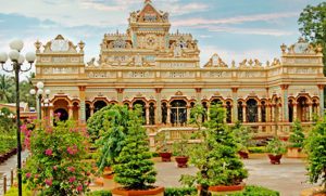 Vinh-Trang-Pagoda-the-biggest-pagoda-in-Tien-Giang